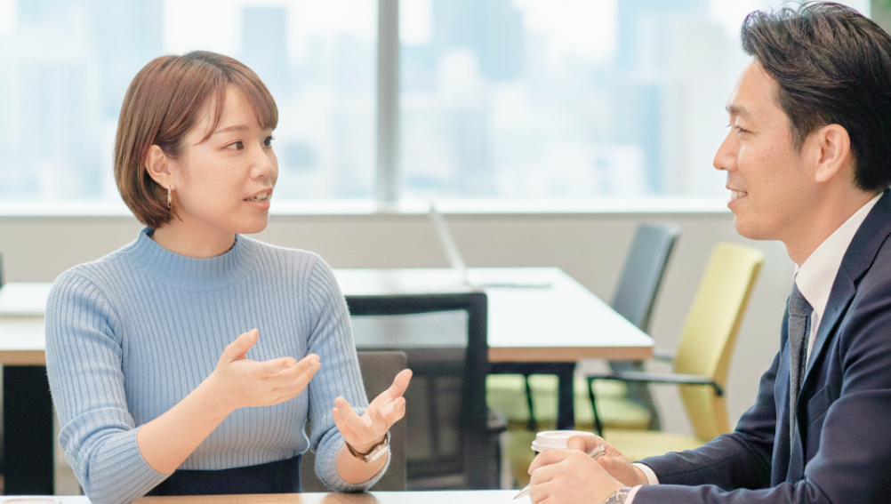 コンサルタントに希望条件を相談している様子